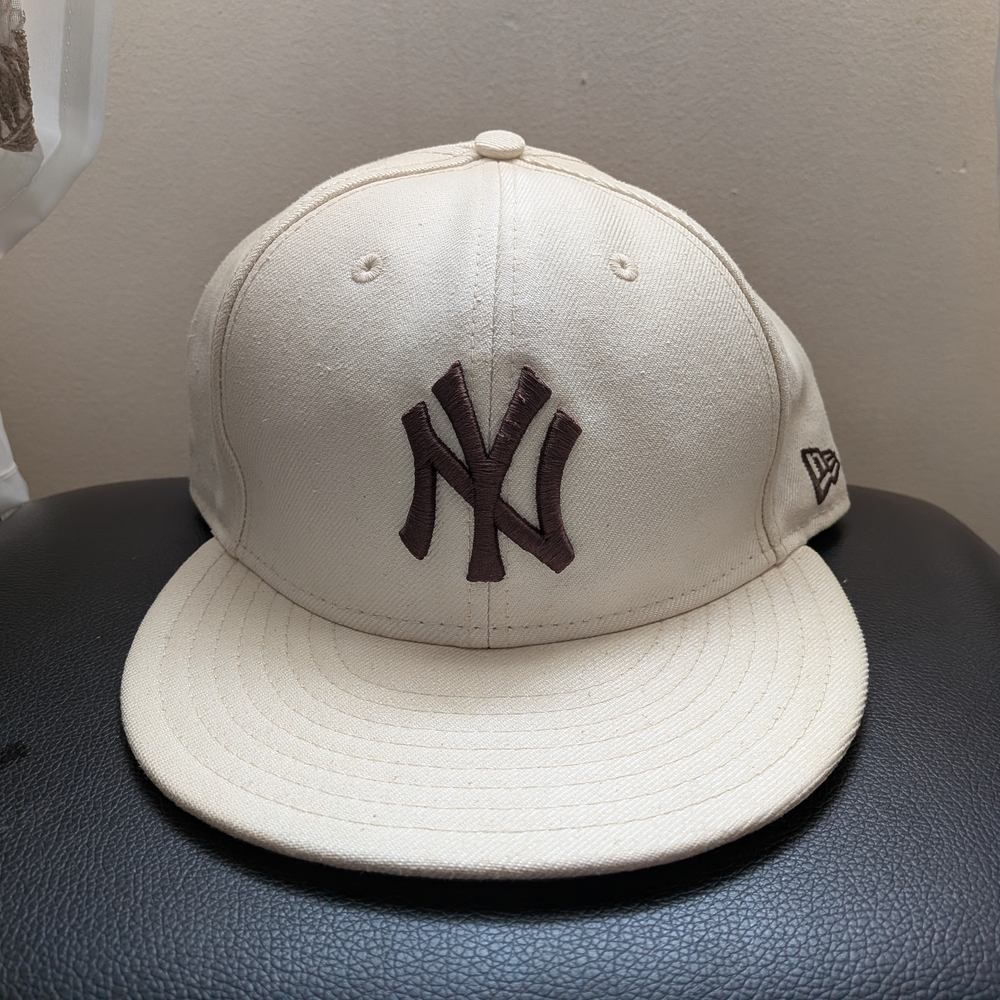 New Era NY Yankees Cream Baseball Cap with Brown Logo Size 8